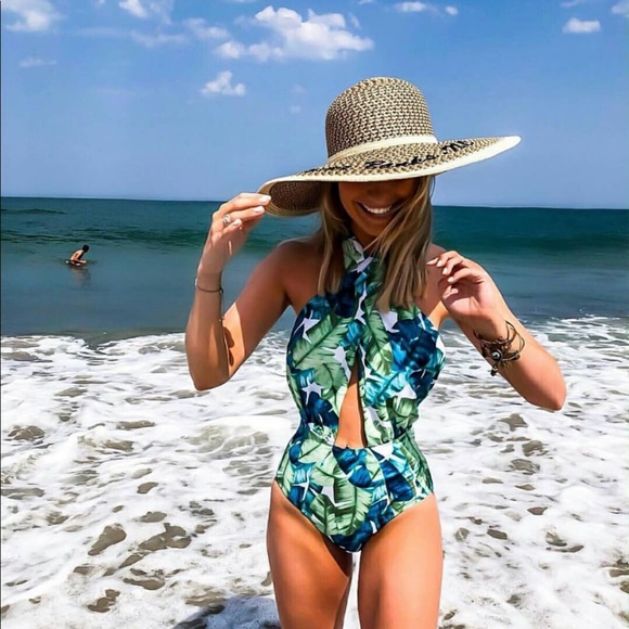 Meet your Posher, Alyssa - Picture 2 of 3